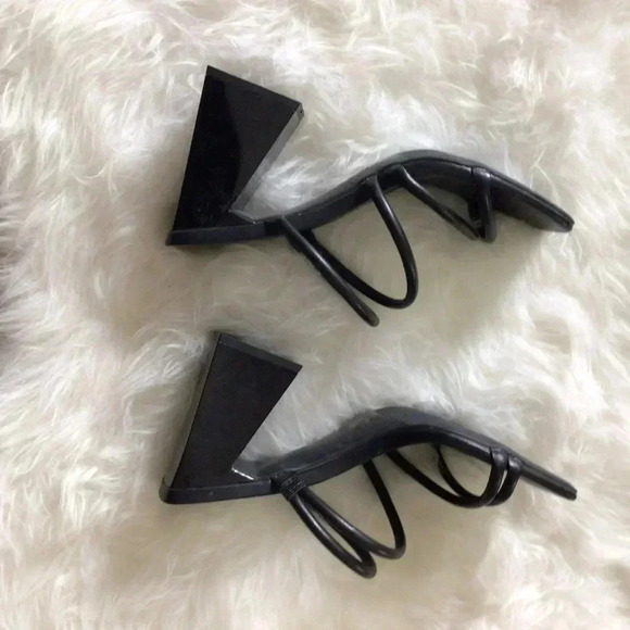 Abound Women’s Shoe Size 9 Medium Faux Leather Block Heels Slip on - Picture 4 of 5